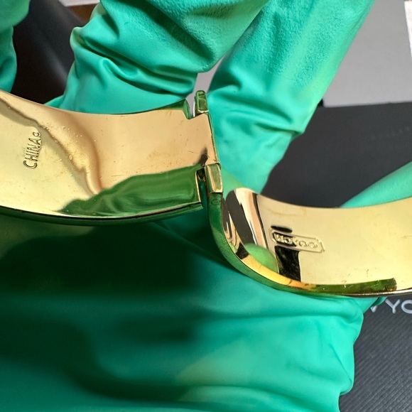 Coach opening turnlock Hinged Bracelet - Picture 5 of 9